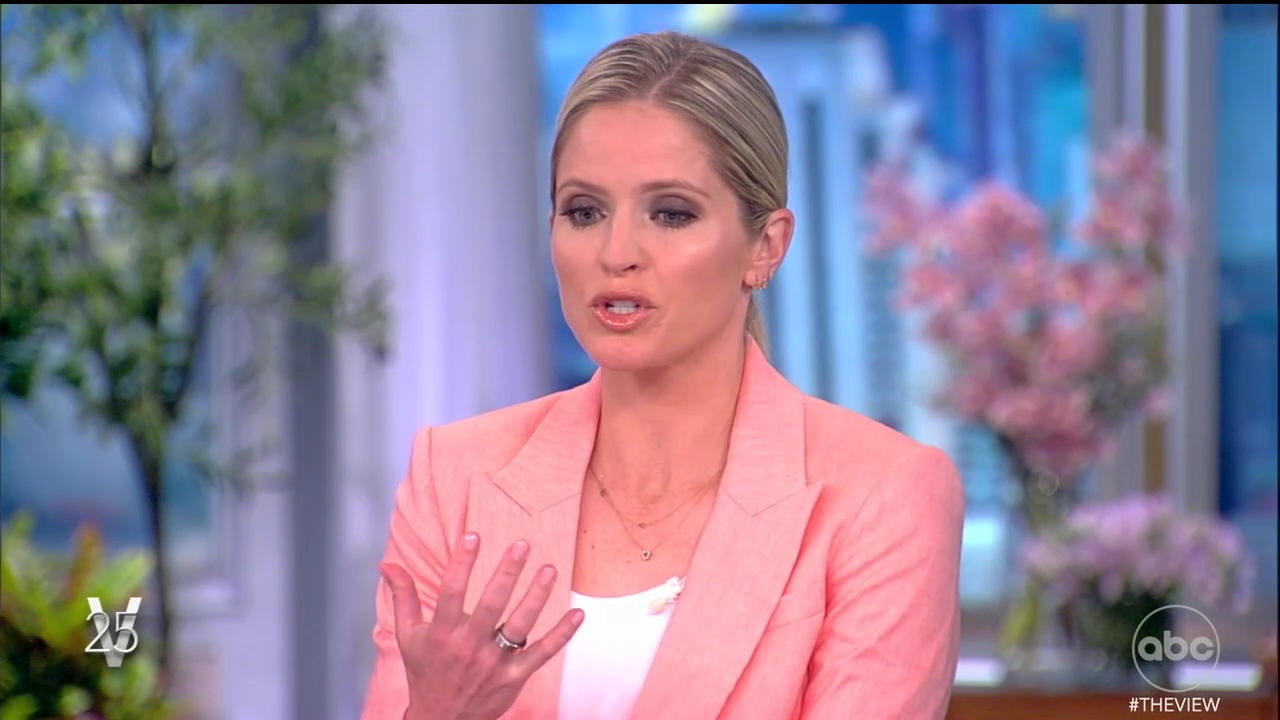 The View S25E167 2022-05-23-1100 (09).png