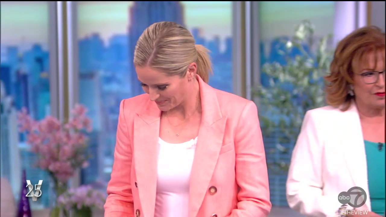 The View S25E167 2022-05-23-1100 (08).png