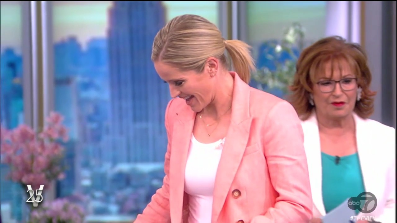 The View S25E167 2022-05-23-1100 (07).png