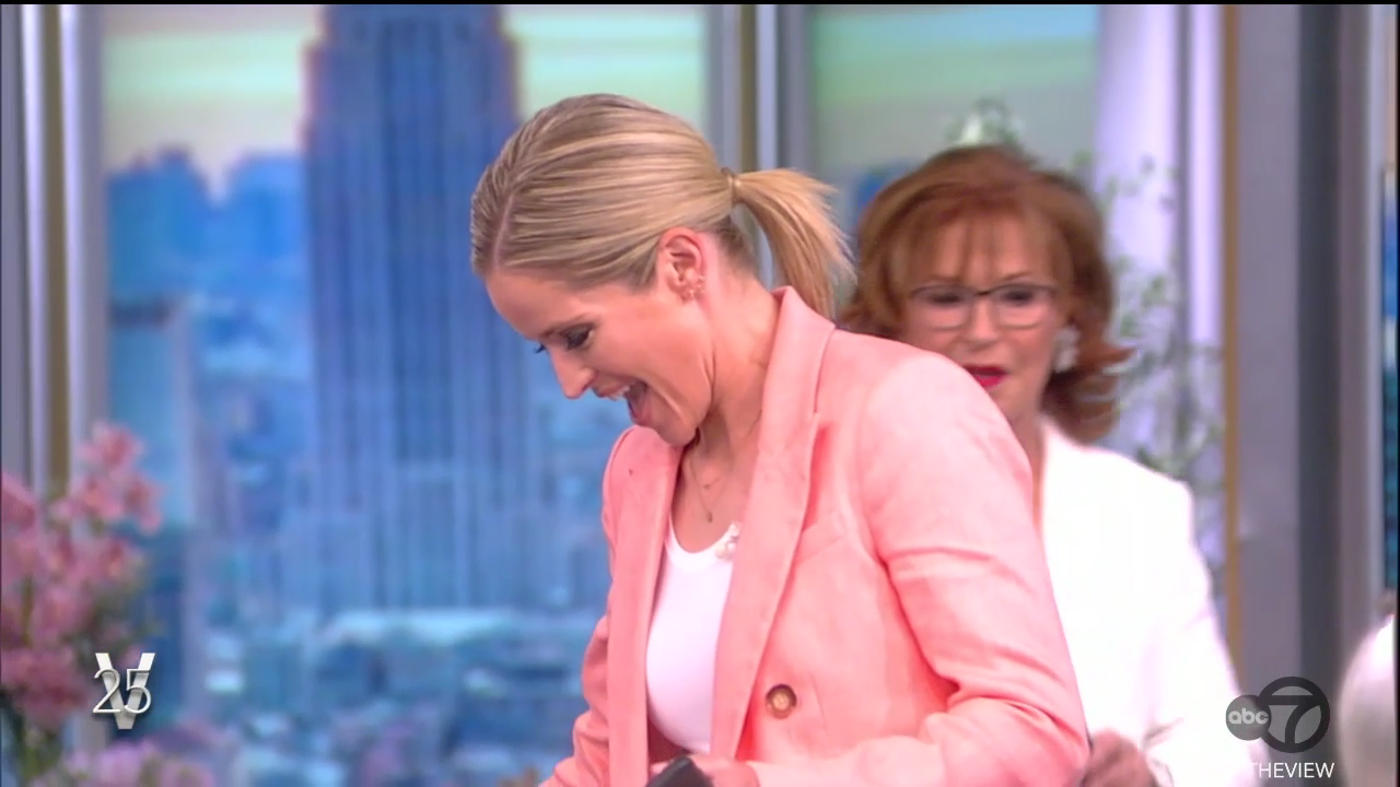 The View S25E167 2022-05-23-1100 (06).png