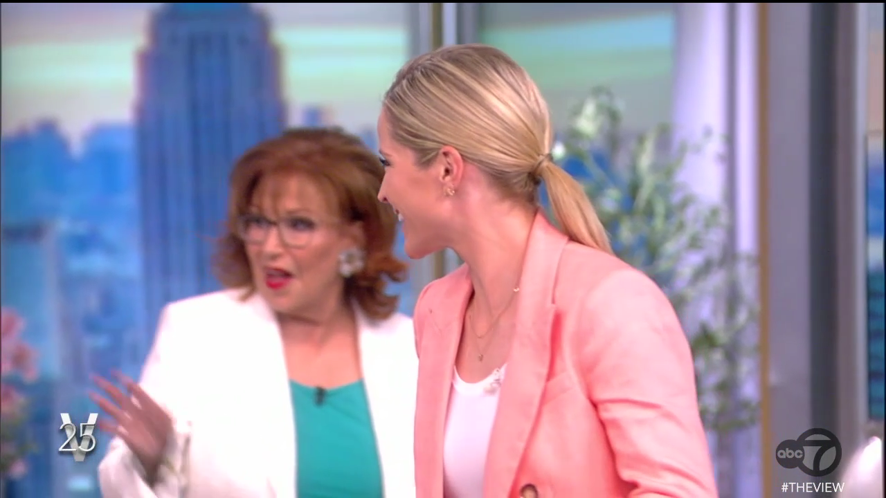 The View S25E167 2022-05-23-1100 (04).png