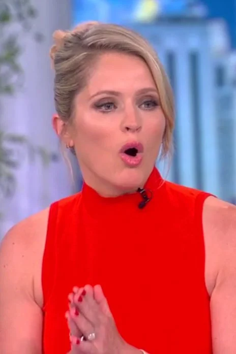 Sara Haines (6/6/2022)