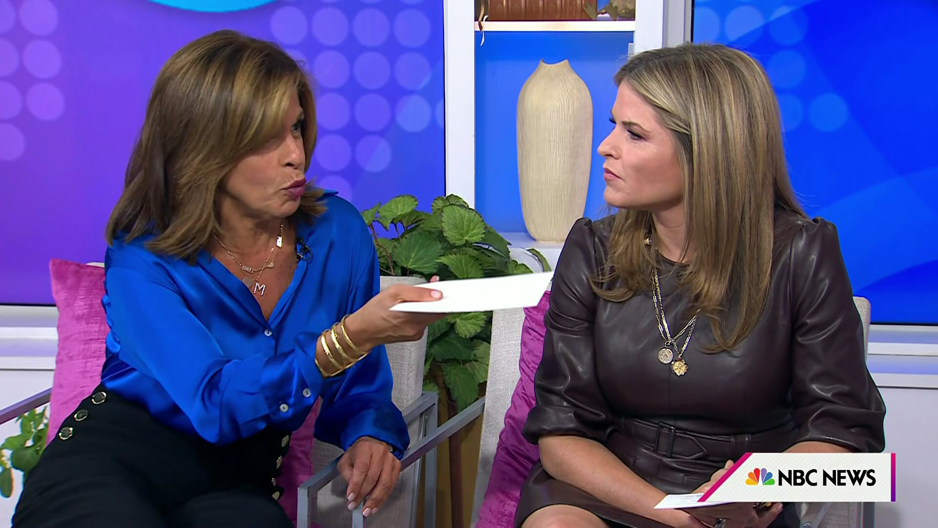 Today With Hoda & Jenna 2022-10-21-1000 (11).png