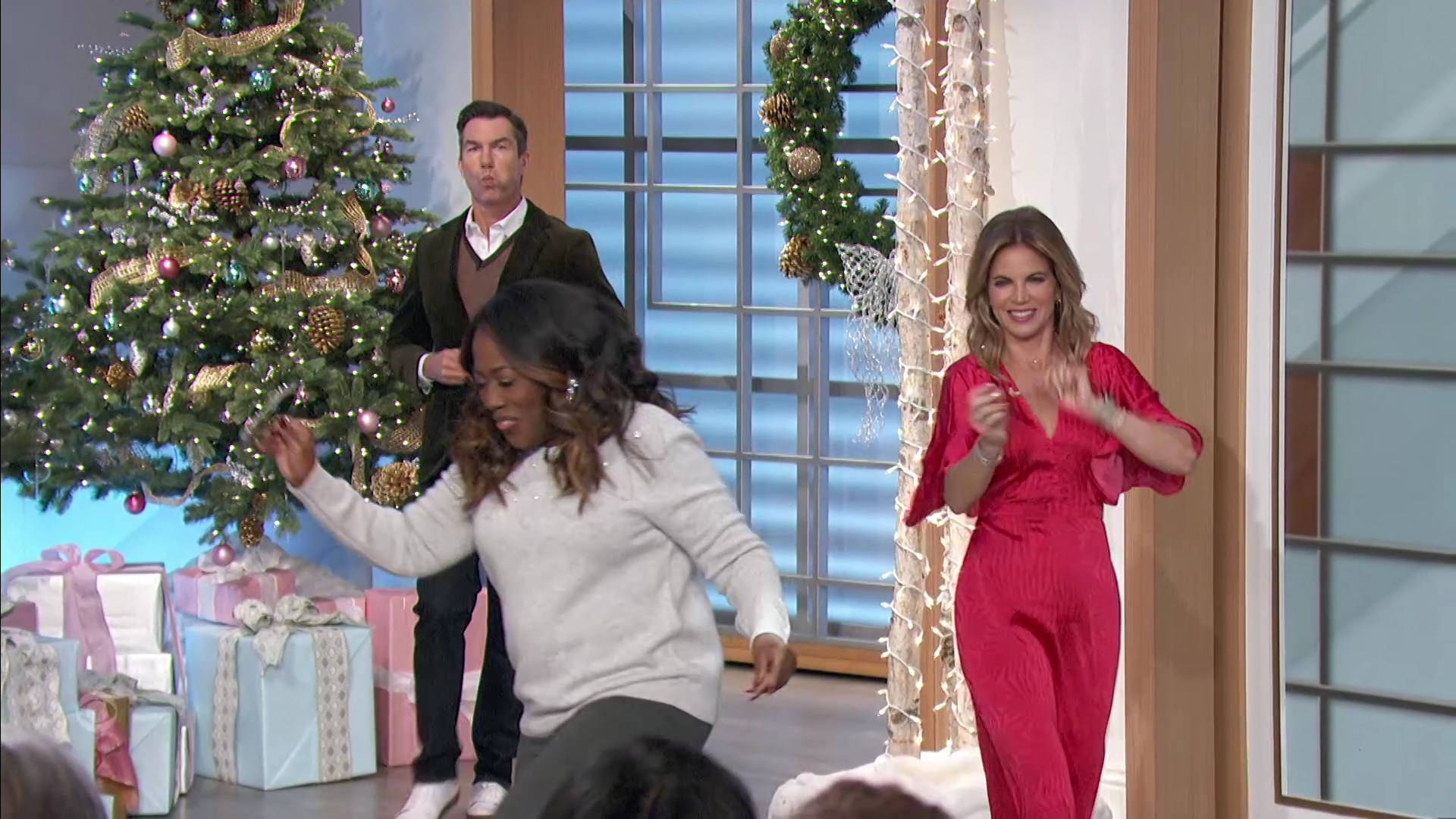 The Talk S14E36 2023-11-29-1400 (02).png