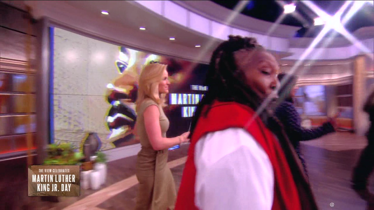 The View S27E82 2024-01-15-1100 (07).png