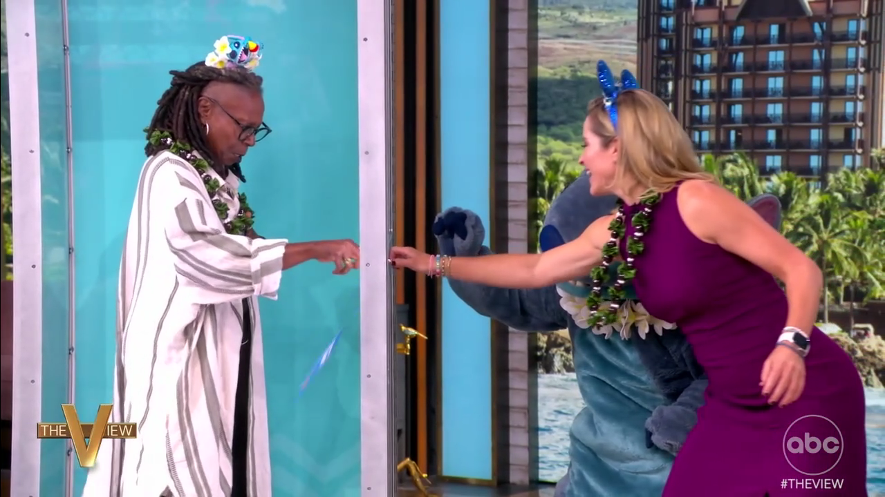 The View S29E07 2025-09-16-1100 (36).png