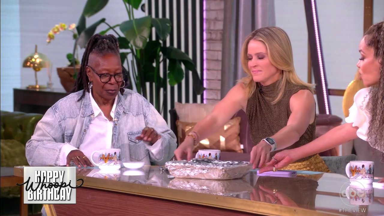 The View S29E49 2025-11-13-1100 (07).png