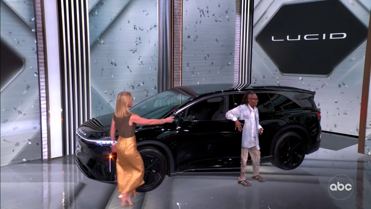 The View S29E49 2025-11-13-1100 (64).png
