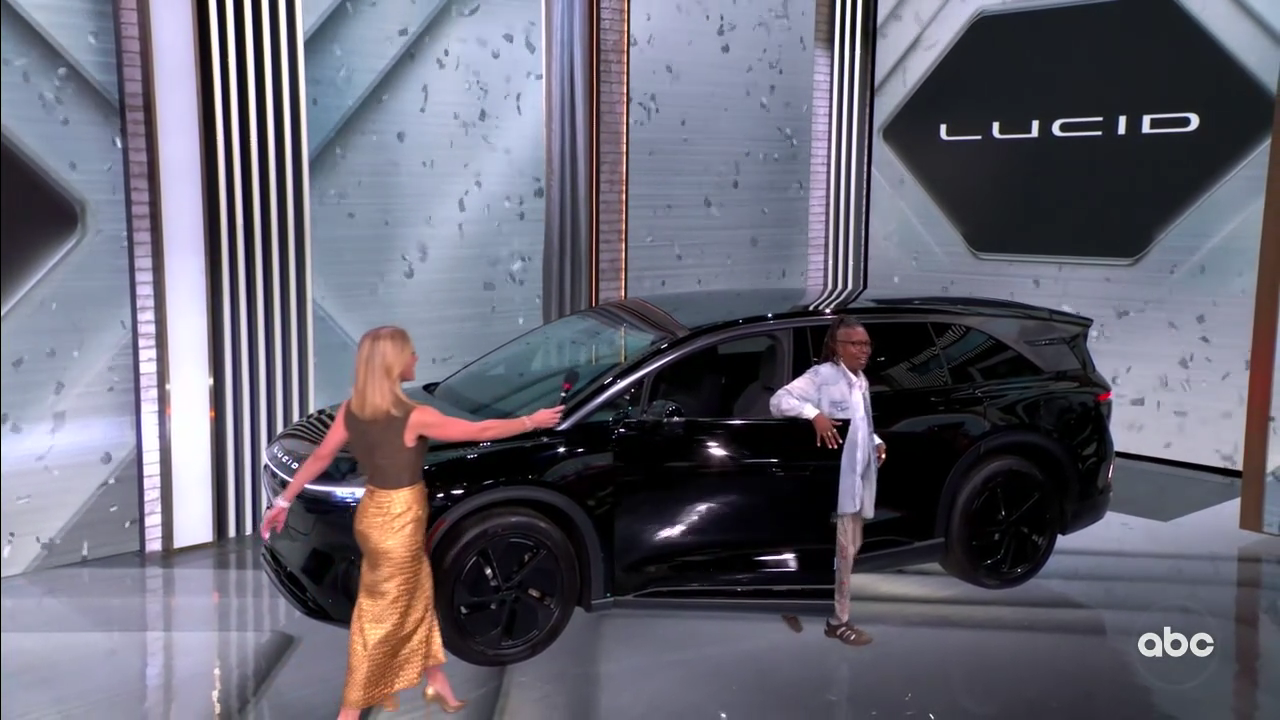 The View S29E49 2025-11-13-1100 (65).png