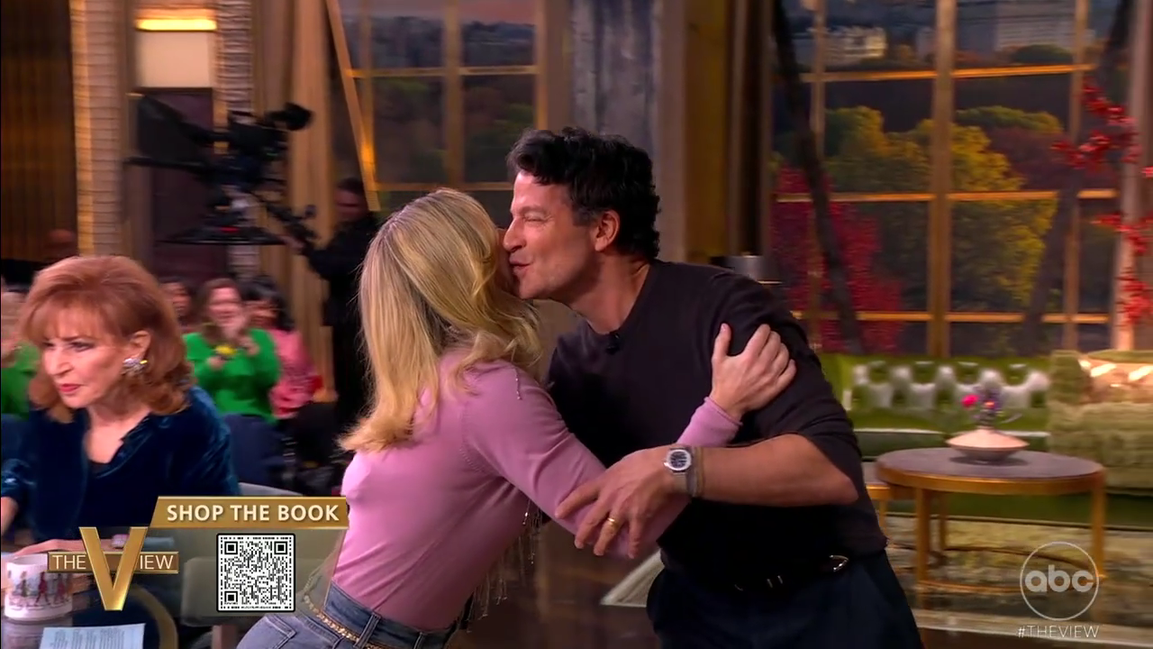 The View S29E54 2025-11-20-1100 (28).png
