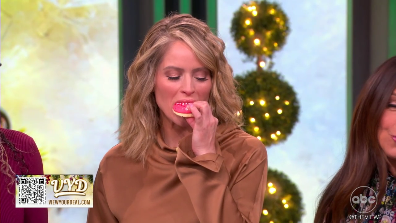 The View S29E66 2025-12-10-1100 (22).png