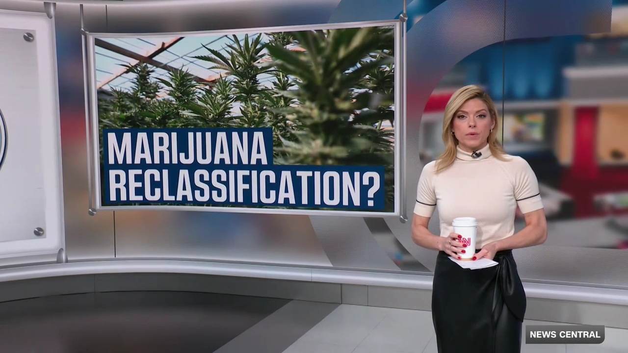 CNN News Central 2025-12-18-0800 (04).png