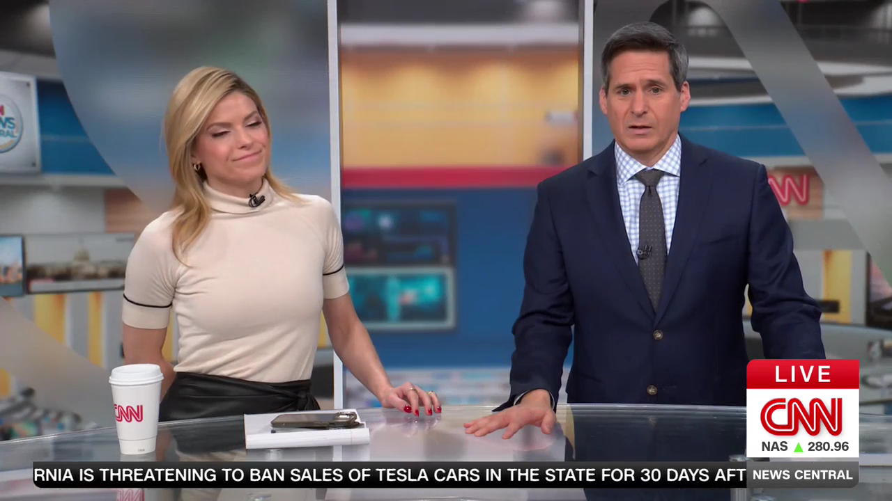 CNN News Central 2025-12-18-0900.png