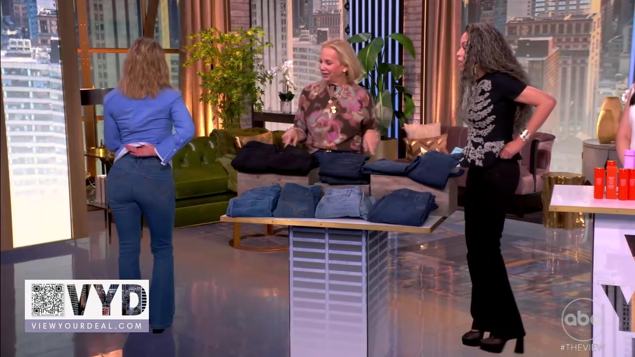 The View S29E79 2026-01-12-1100 (49).png