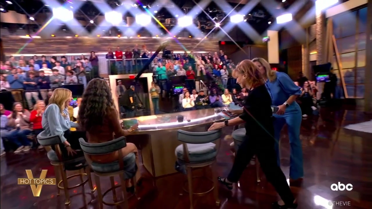 The View S29E112 2026-02-26-1100 (14).png