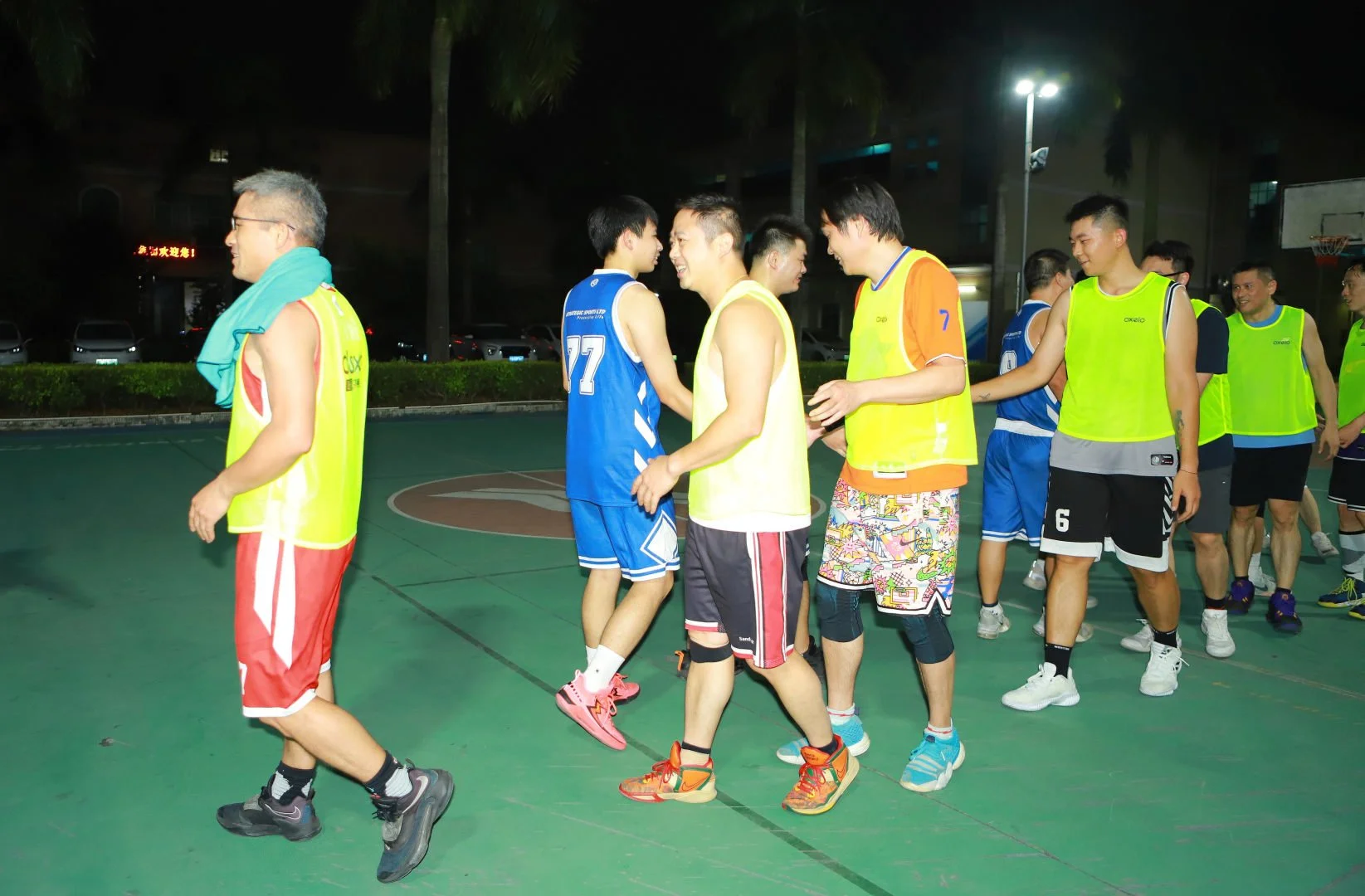 Decathlon VS STG gentleman shake.jpg