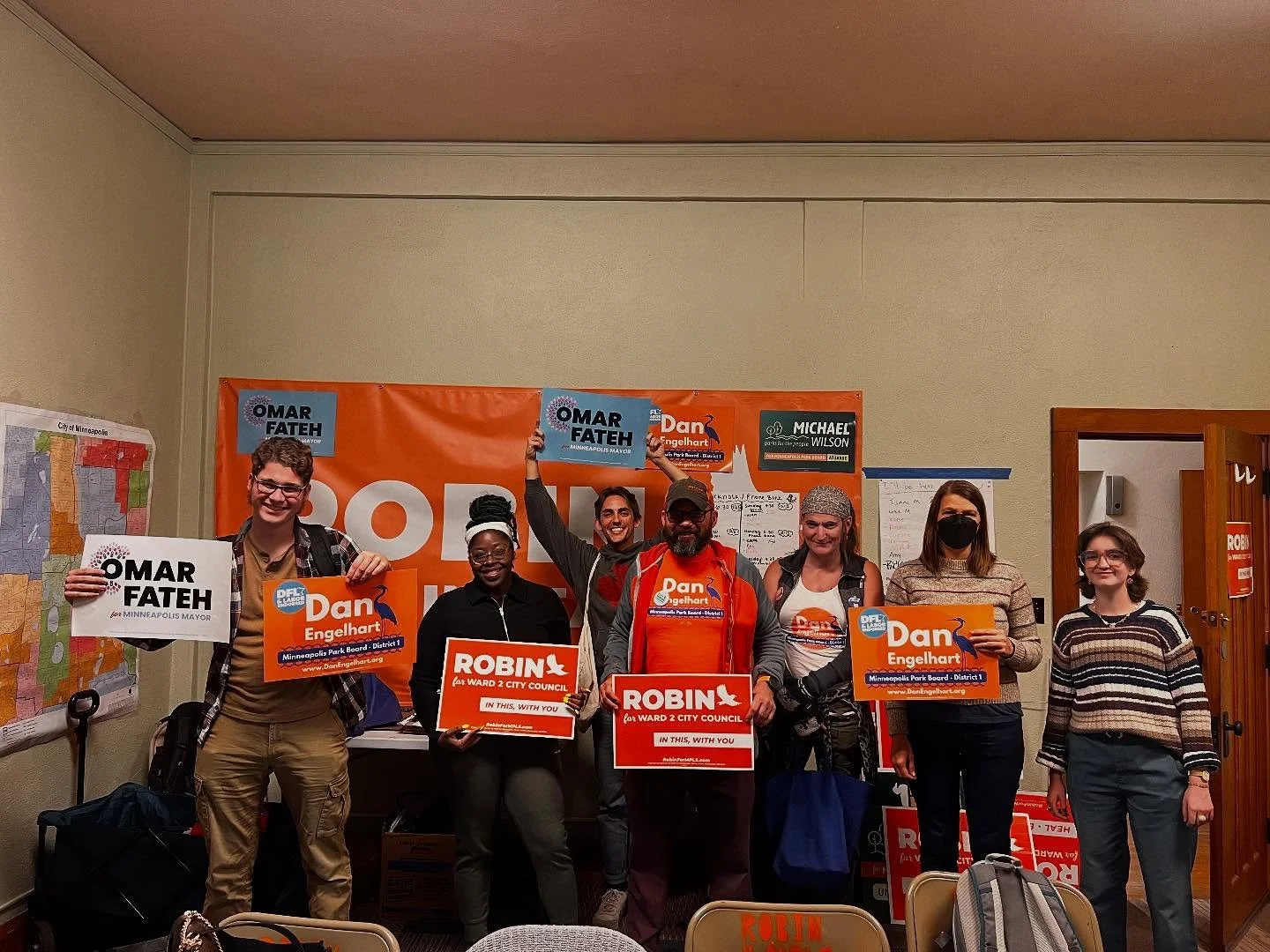 Another great night on the doors talking to residents! Join us and sign up for a doorknock or phone bank at the link in my bio! ✨✨ robinformpls.com/volunteer