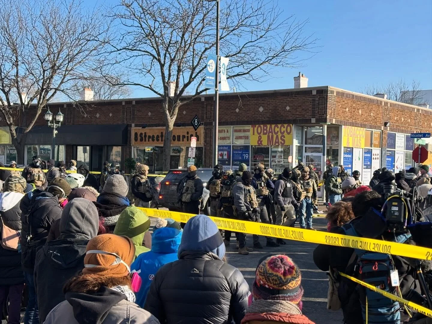 ICE shot a legal observer this morning.
Three shootings in three weeks.
This agency is a danger to our communities.
#Abolish ICE.