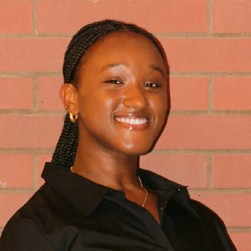 Zoe Mackey (C'28)