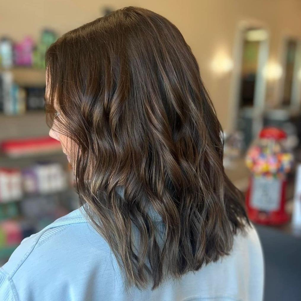 🎓 Embrace the next chapter with a fresh new color! 💁🏼&zwj;♀️ Whether you're walking across the stage or celebrating from afar, let your hair shine bright this graduation season! 💇&zwj;♀️✨

 #GraduationGlowUp #ColorfulJourney #easleysc  #collegegr