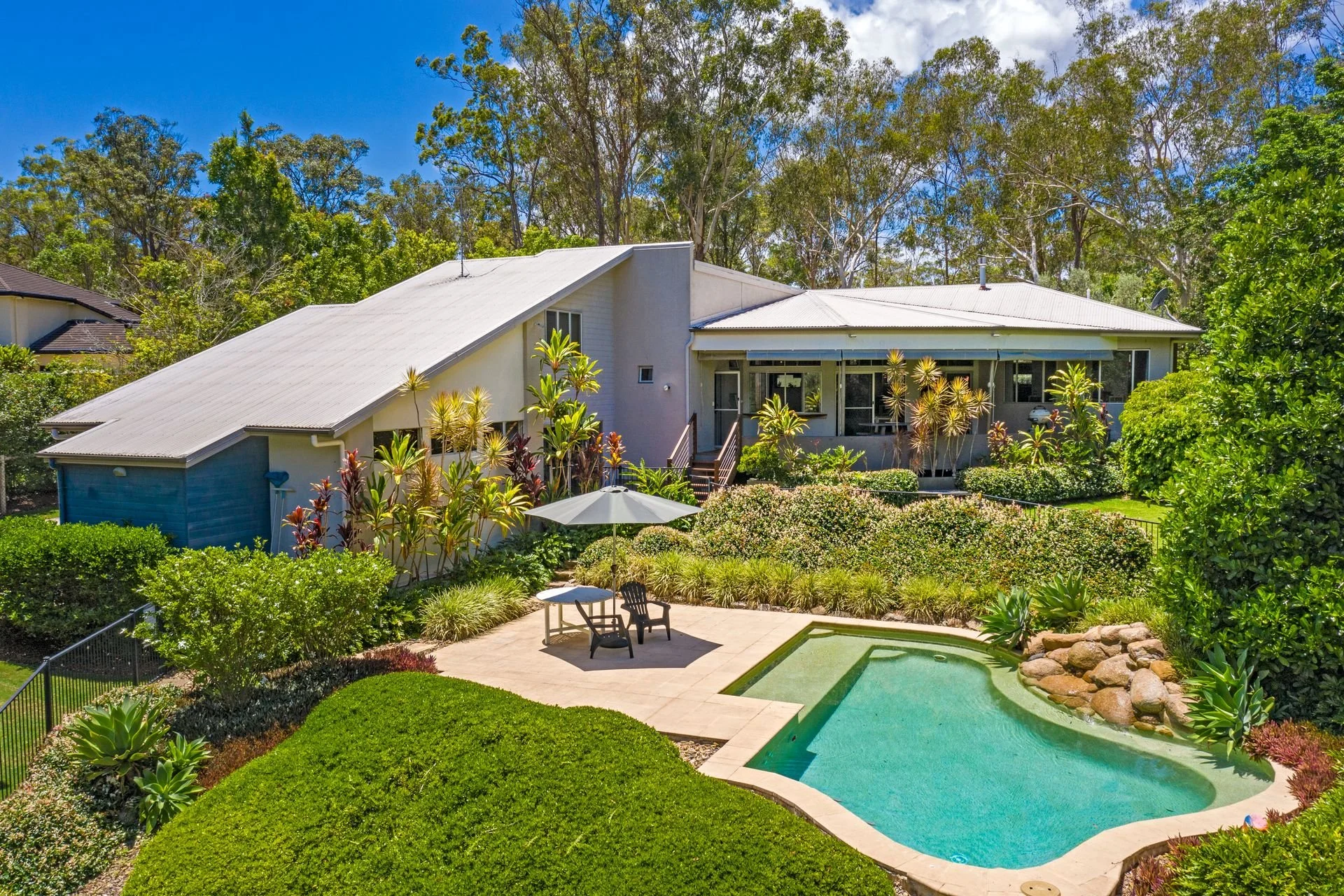 Redlands Coastal Acreage Specialists — Peter Houliston 'Hooly'