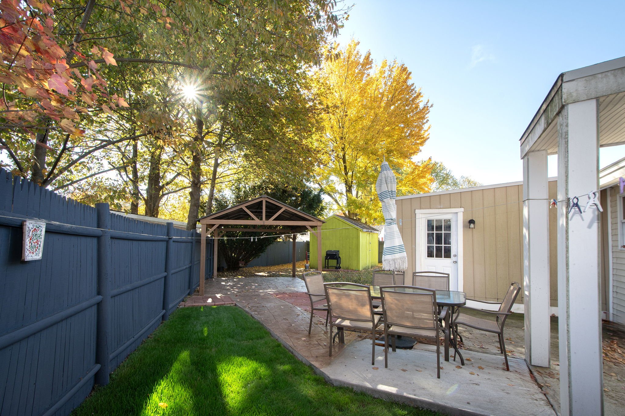 Private Backyard for Entertaining!