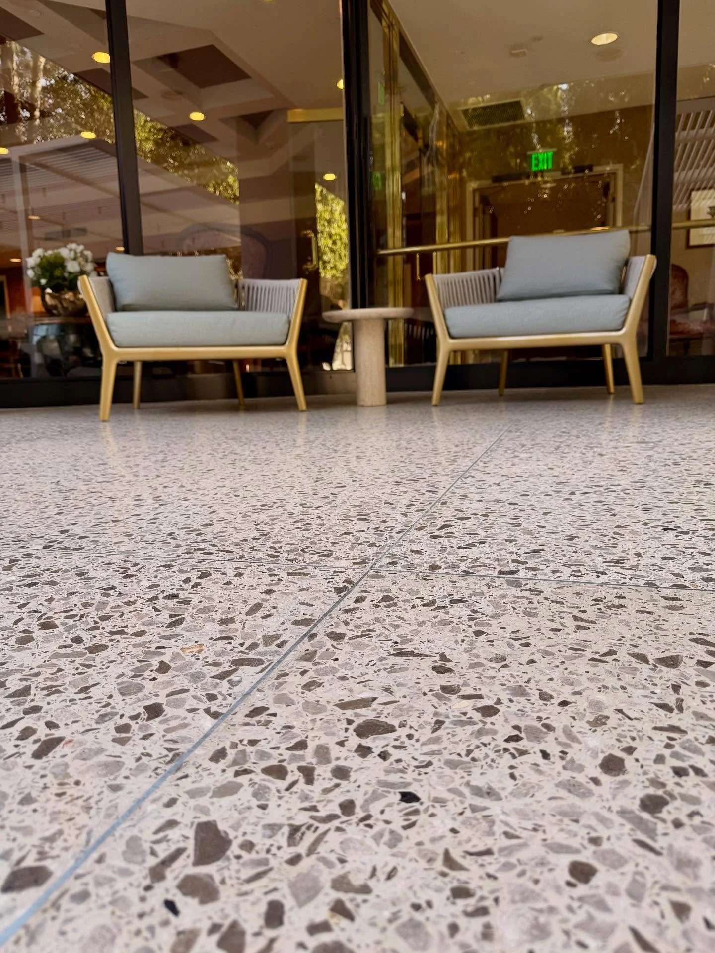 Venetian terrazzo, precast terrazzo coping pavers, and custom pool markers&hellip;. What more could you want? 
@twinstepsarchitecture 
.
.
.
#hermosaterrazzo #terrazzocontractor #residentialterrazzo #losangelesterrazzo #californiaterrazzo #luxuryhome