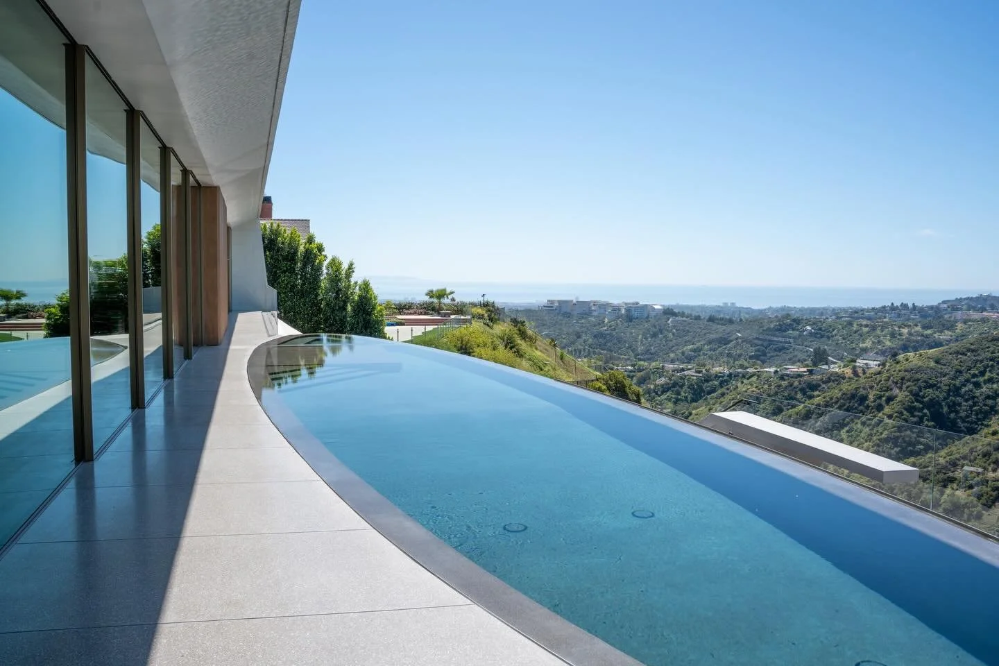 A sight to behold&hellip; 

A poolside terrazzo installation designed to look as effortless as it feels. Installed over a pedestal system and finished with a nonslip additive for slip resistance. 

We can&rsquo;t think of anything better than terrazz