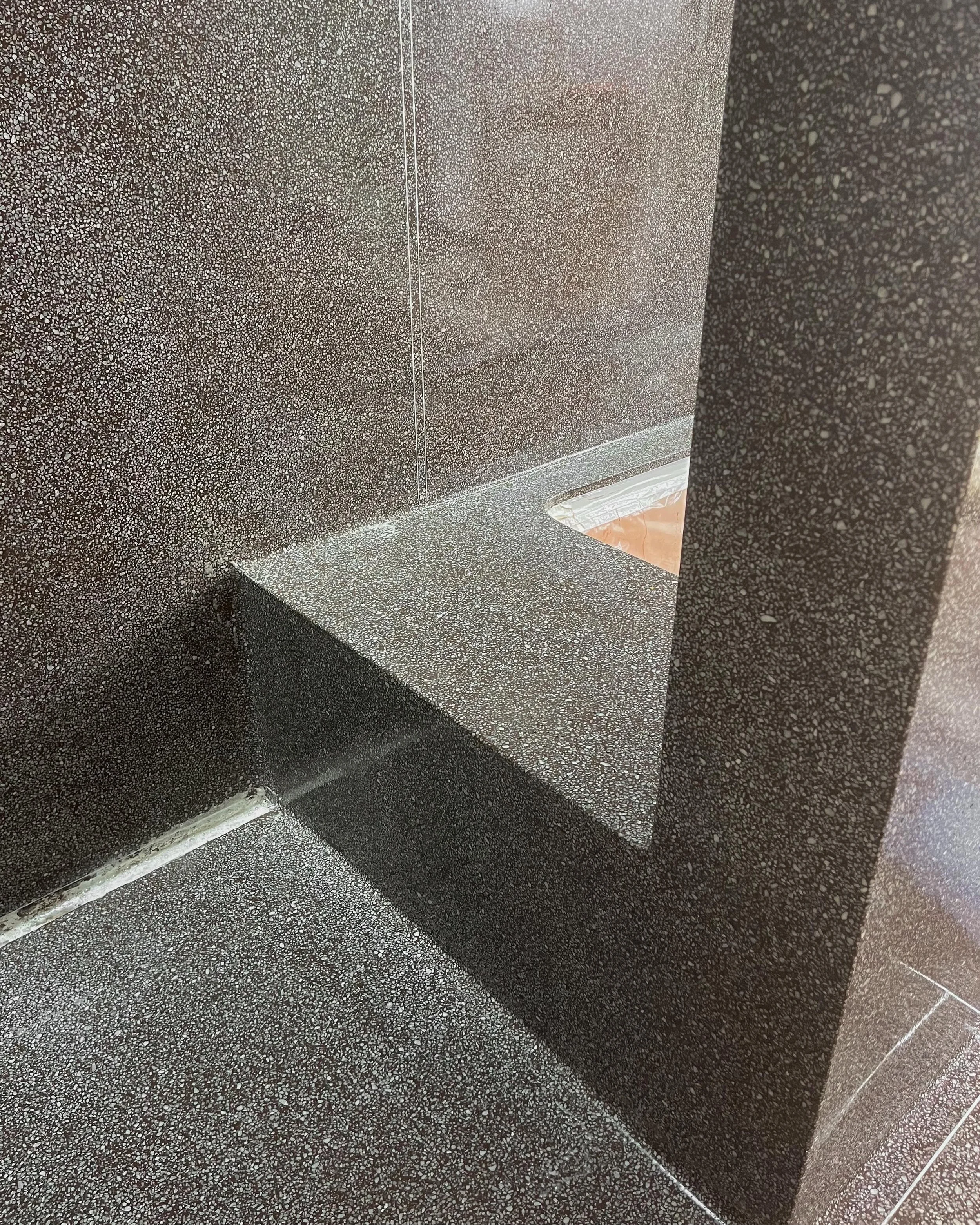 A bathroom made entirely of terrazzo. What more could you want? 

#TerrazzoDesign #ResidentialTerrazzo #CaliforniaTerrazzo #TerrazzoContractr #HermosaTerrazzo