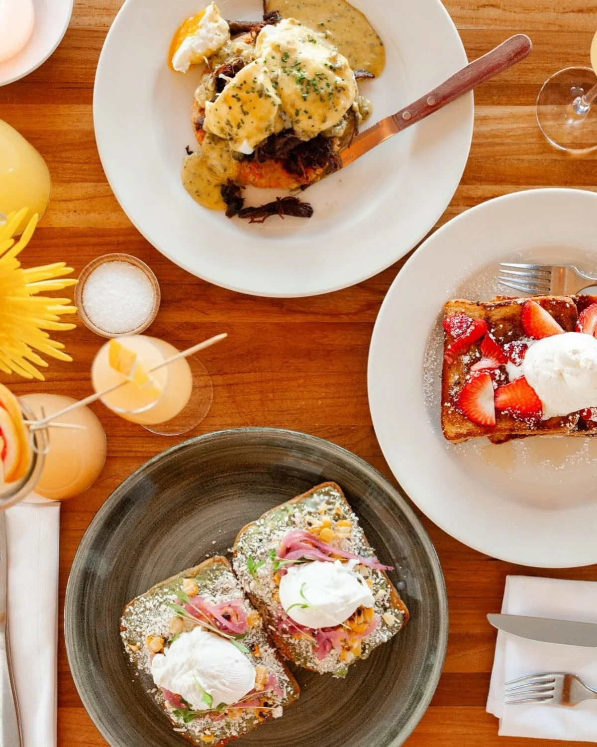 Cherry blossoms are blooming and boats are starting to set sail. Join us for Easter brunch this weekend and take it all in! Saturday and Sunday, 11-3 🌸

📷 @eatmorecakebycandice