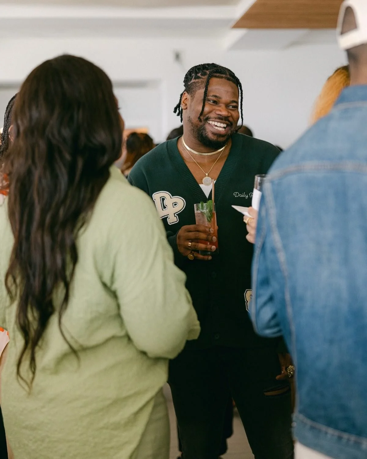 This sunshine tastes like happy hour to us. Come grab drink at 4! 

📷 @mylaliphotos