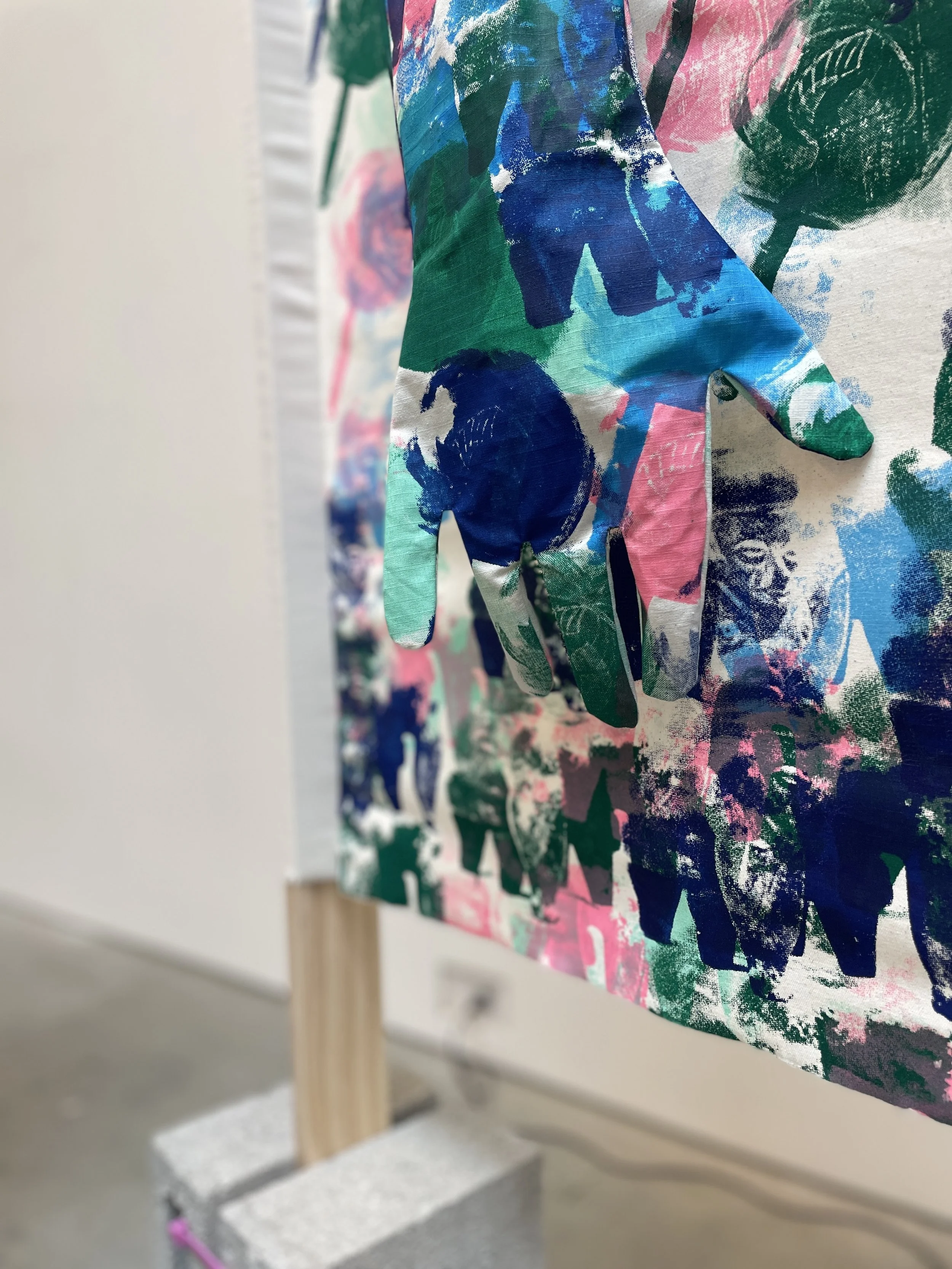   Mangas Para Teletransporte (Sleeves to Teletransport), Detail shot   2025  Screen printed textiles, foil thread, wood, cement blocks 