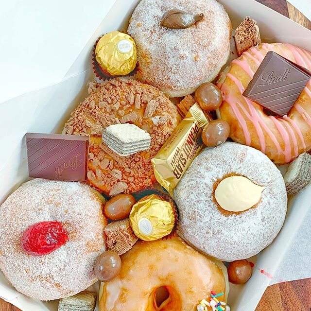 Happy Mother's Day! We hope you're all enjoying more than a few sweet treats with your mums today ❤️ #mothersday #donutpacks #queenstown #queenstownnz #ballsandbangles #newzealandeats #treatday #queenstowneats #freakshakes #donuts #foodofinstagram #d