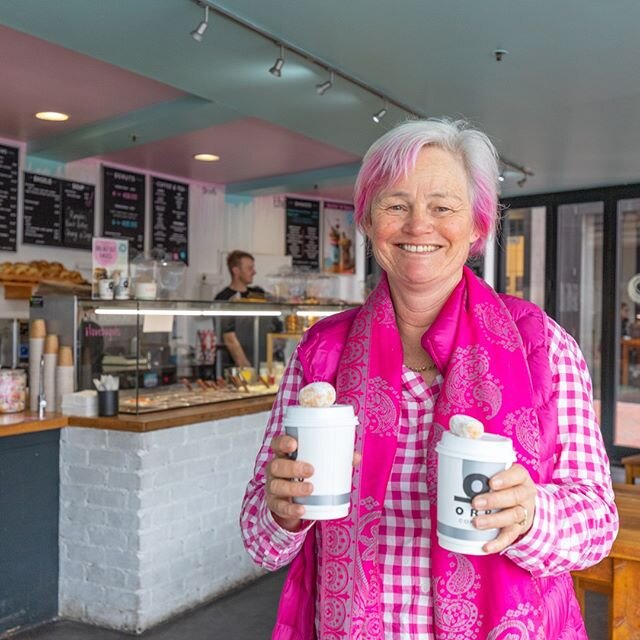 It's so good to be back in store and supplying our fellow locals with their coffee fixes again! ☕🤗 Thanks Anna from @eriksfishandchips!

#supportlocal #queenstown #queenstownnz #queenstownholidays #ballsandbangles #newzealandeats #treatday #queensto