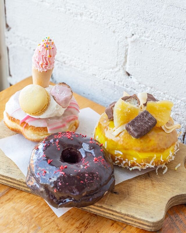 We are back open as normal from tomorrow! Sunday - Thursday 8am - 5pm &amp; Friday - Saturday 8am - 6pm. Woohooo 🎉🍩🍨 #queenstown #queenstownnz #queenstownholidays #ballsandbangles #newzealandeats #treatday #queenstowneats #freakshakes #donuts #foo
