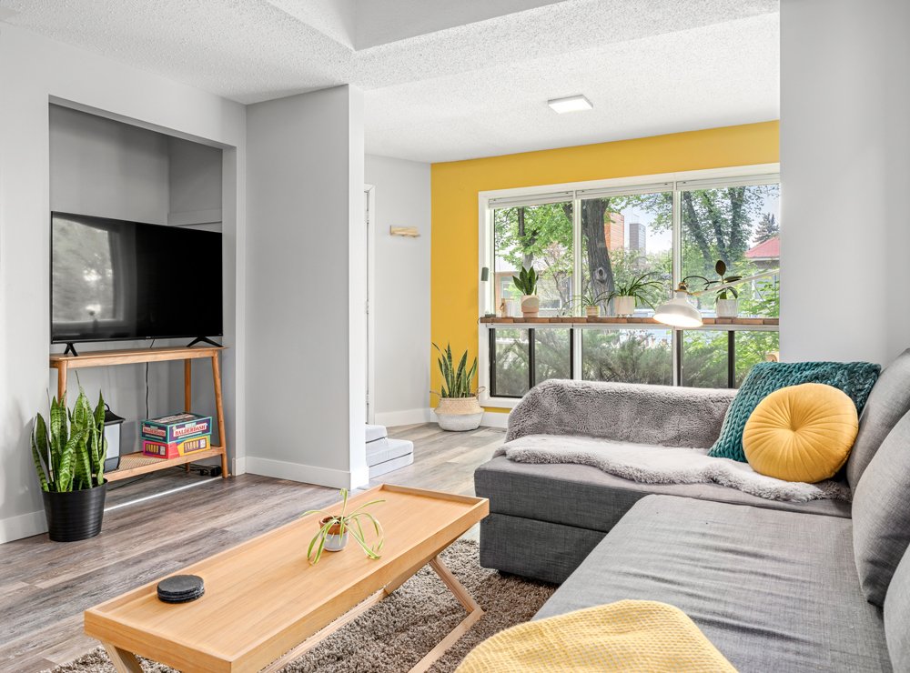 Livingroom_wideangle.jpg