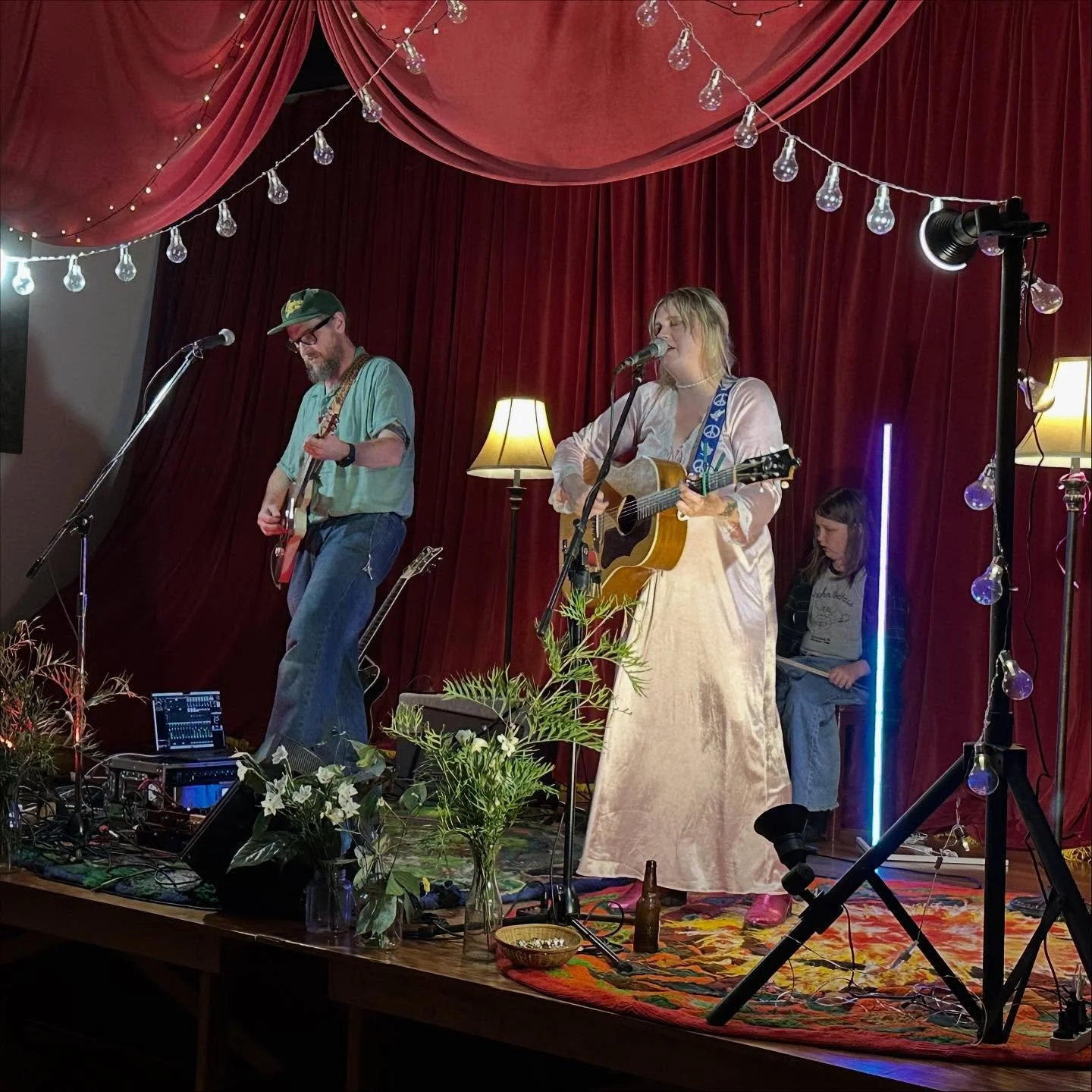 Had the distinct pleasure of experiencing a @melodymoko gig on Saturday night in #Springbrook, and she was supported by her exceptional young prodigy @millermoko. It was a lovely family concert, complete with songs of love and loss and pain and joy, 