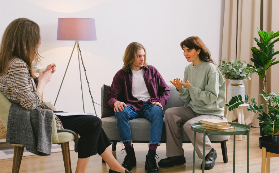 This image shows a couple talking to a psychologist.