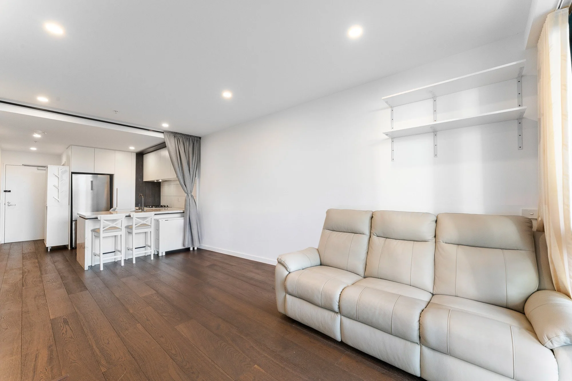 Shelly - 609-828 whitehorse rd10A.jpg
