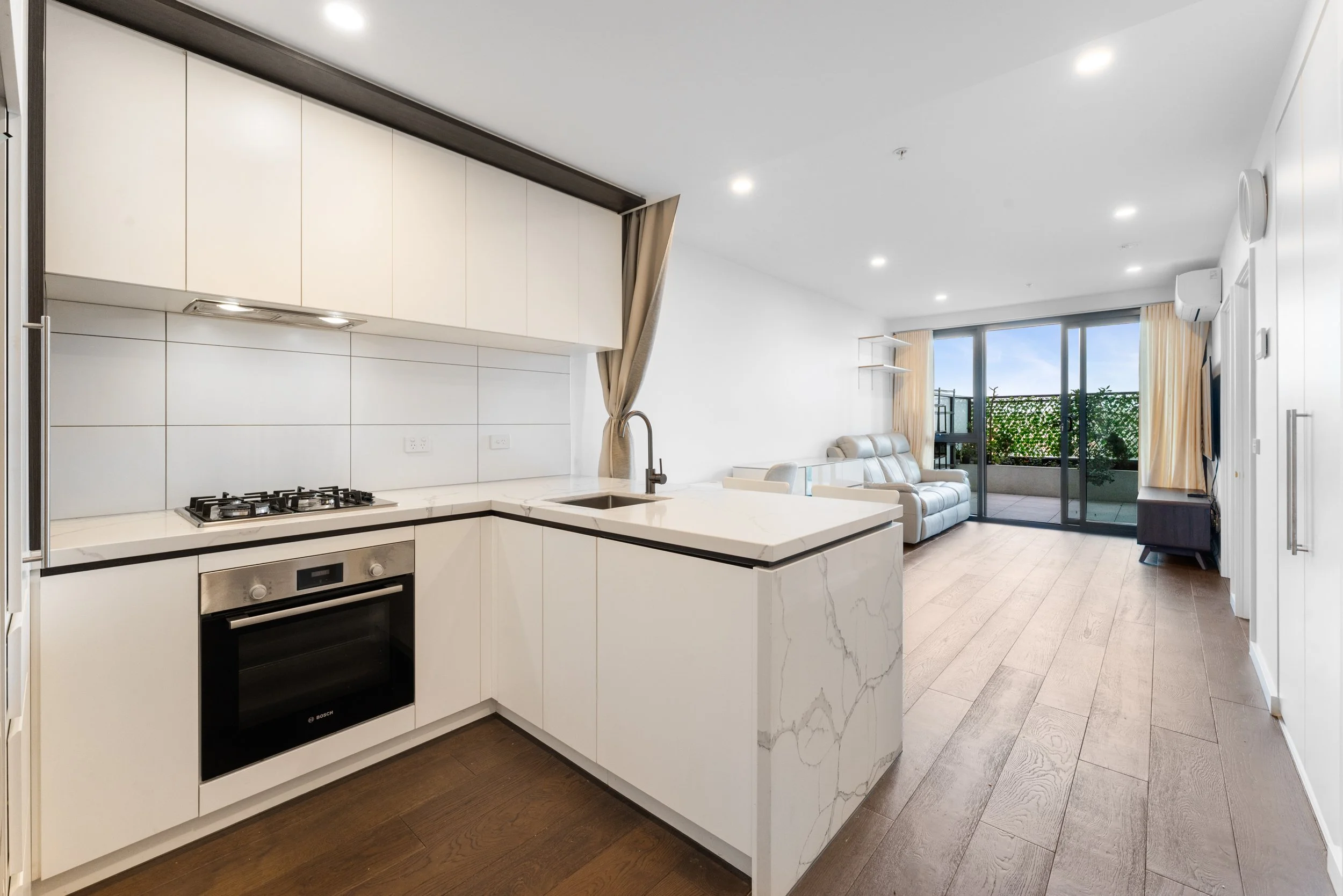 Shelly - 609-828 whitehorse rd6.jpg