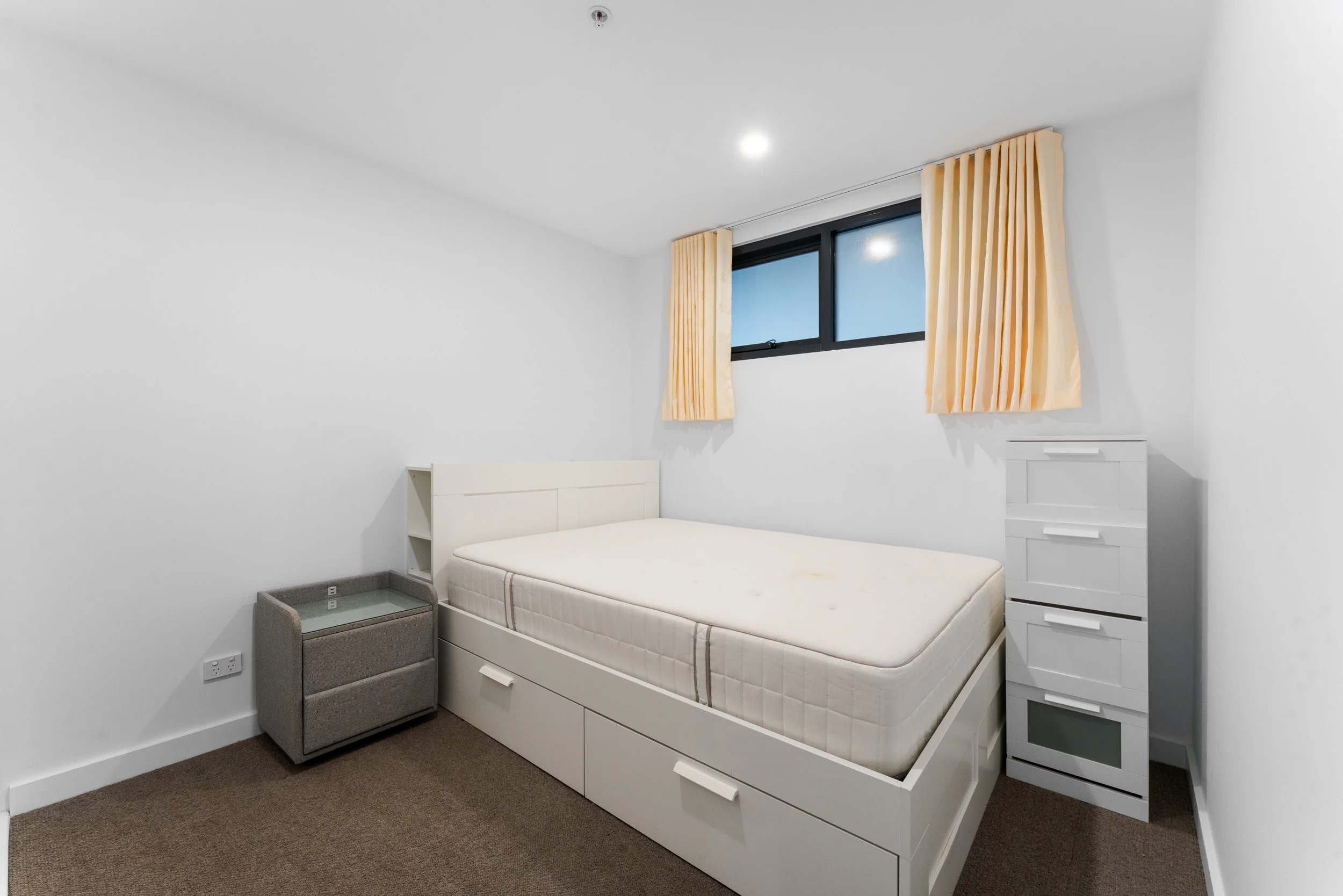 Shelly - 609-828 whitehorse rd4.jpg