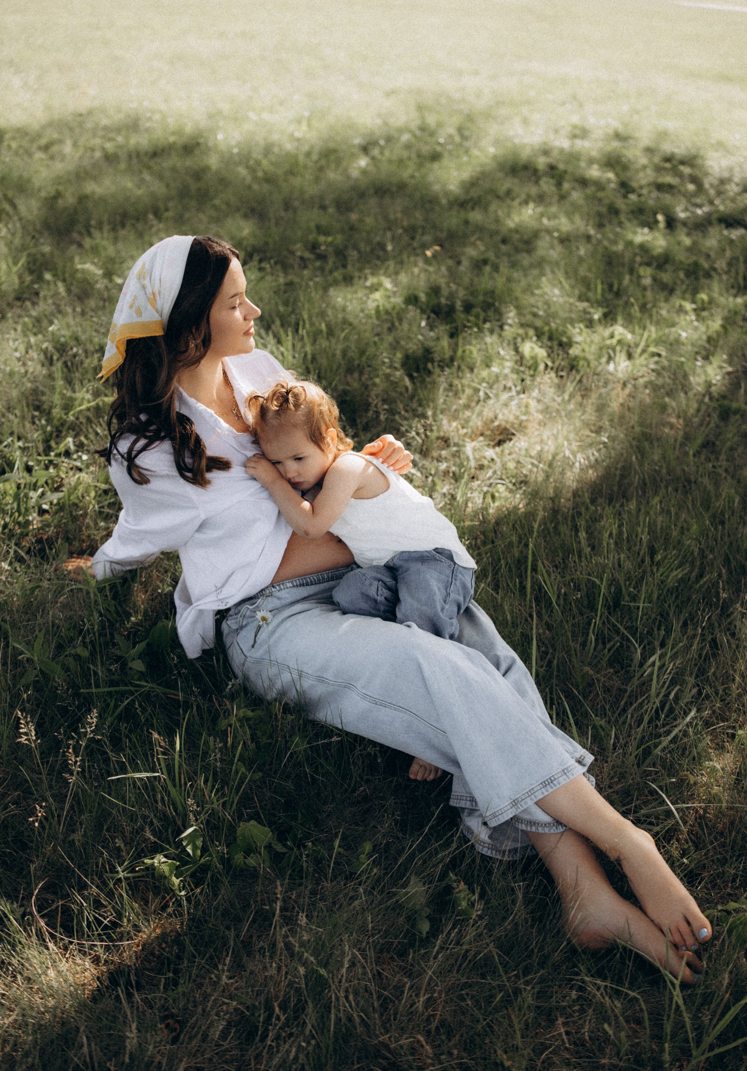 Family photographer capturing soft morning light in Springfield MO