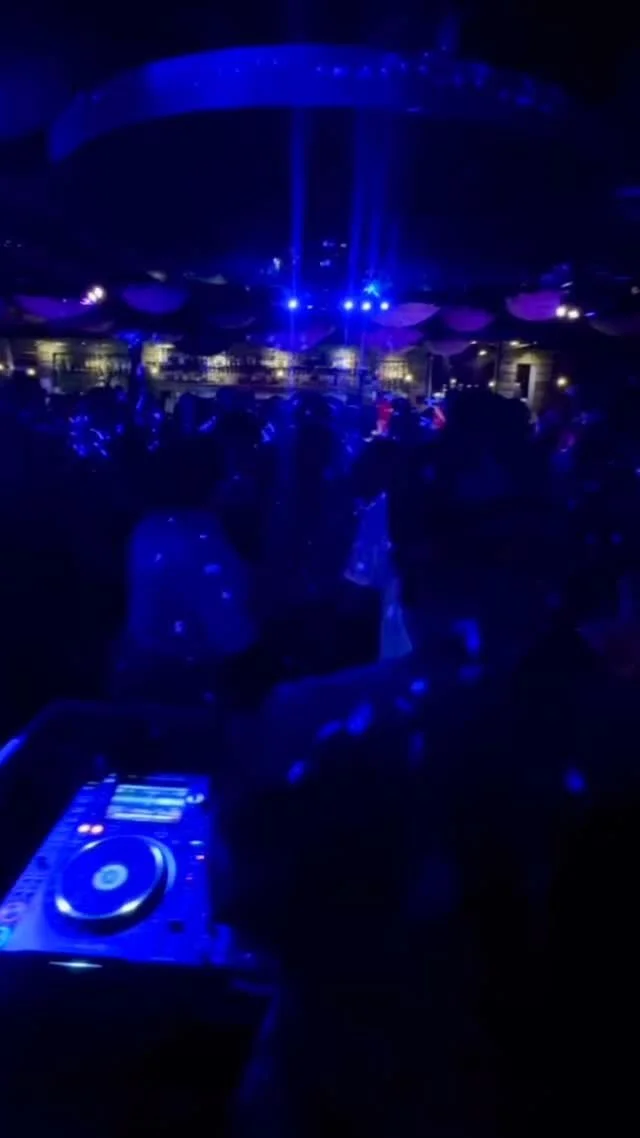 Here’s how I’ve mastered the opening set and why you should be booking more of these if you’re looking to grow…
I’ll rip the band aid off and start with one that may hurt some feelings:
1) Leave your ego at home. For