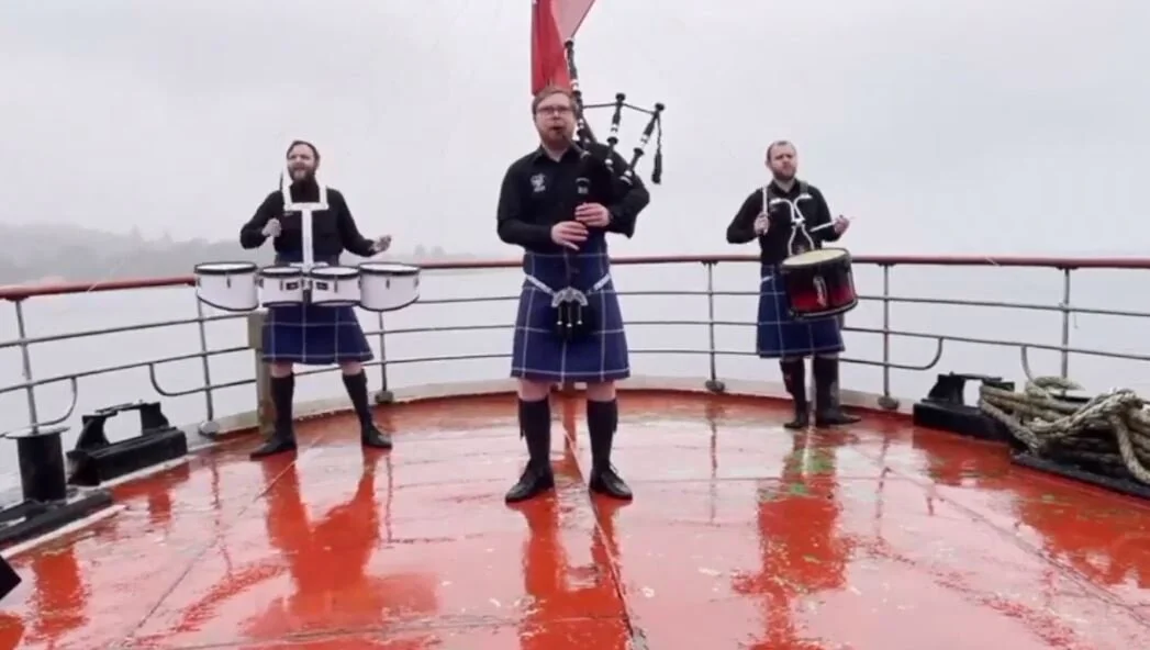 Drums and roses perform at the maid