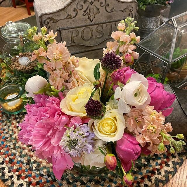 Celebrate with Fresh Flowers from the Chickenshed! #freshflowers #celebratewithflowers #peonylove #smellssogood  #neverenoughflowers #iowaflorist