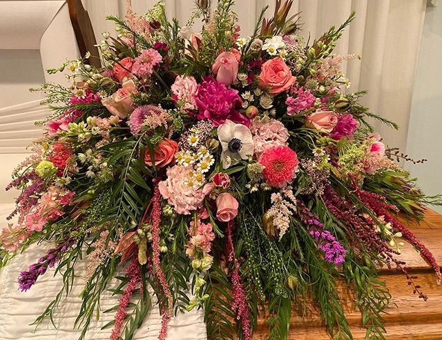 Wild flower garden bouquet chosen by a dear sweet man for his high school sweetheart who he married 65 years ago. His request was that we make it &ldquo;pretty for her.&rdquo; Praying for him as he is left here without her! 😢#highschoolsweethearts❤️
