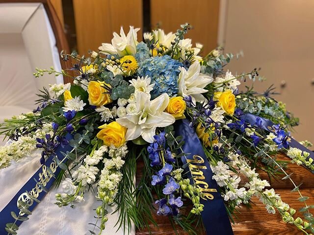 Flowers for a man who enjoyed life and was the Farkle King at Accura of Ames. We were able to bring him flowers during the quarantine so it seemed fitting to honor him with flowers at the end of his life here. #funeralflowers #celebratelife #liveever