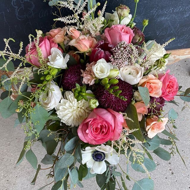 Today&rsquo;s wedding  bouquet!  So much texture and gorgeous colors! Congrats to the newlyweds! Praying that you enjoy your special day!  #bridalbouquet #weddingbouquet #iowawedding #backyardwedding #tomanymoreyears #happytogether❤️ #lovestory