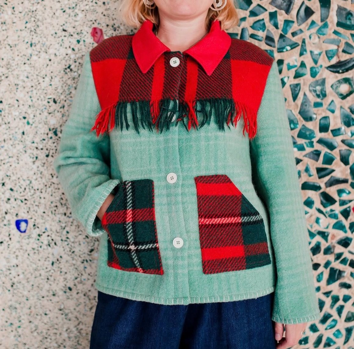 Where the picnic blanket jackets began..

Back in late summer 2021 I found a couple of really great wool blankets in my second hand shop rummaging. I designed a fringed donkey jacket. I made a couple for women and made a few for kids. Then I moved on