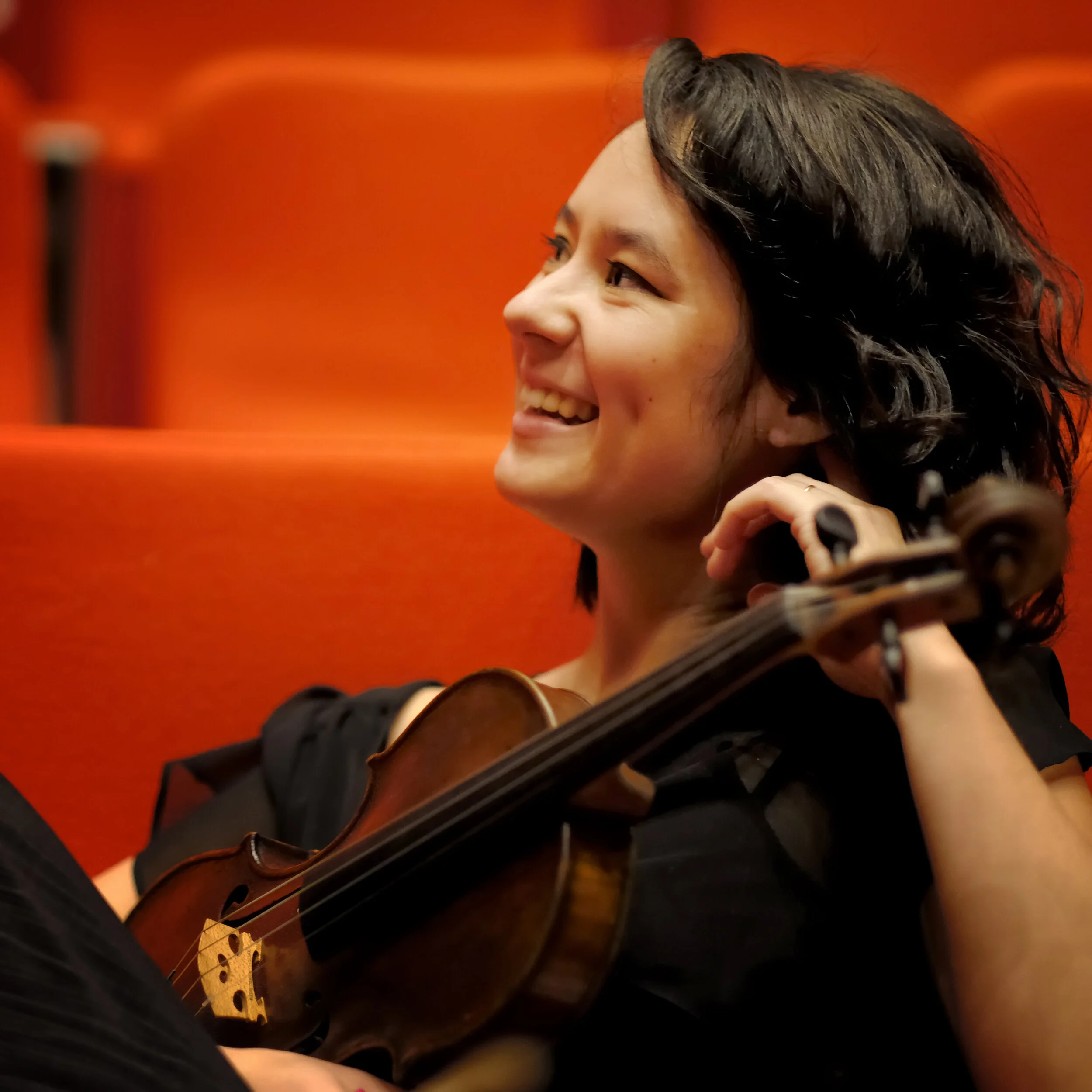 Erika Akane Schutter, Violine